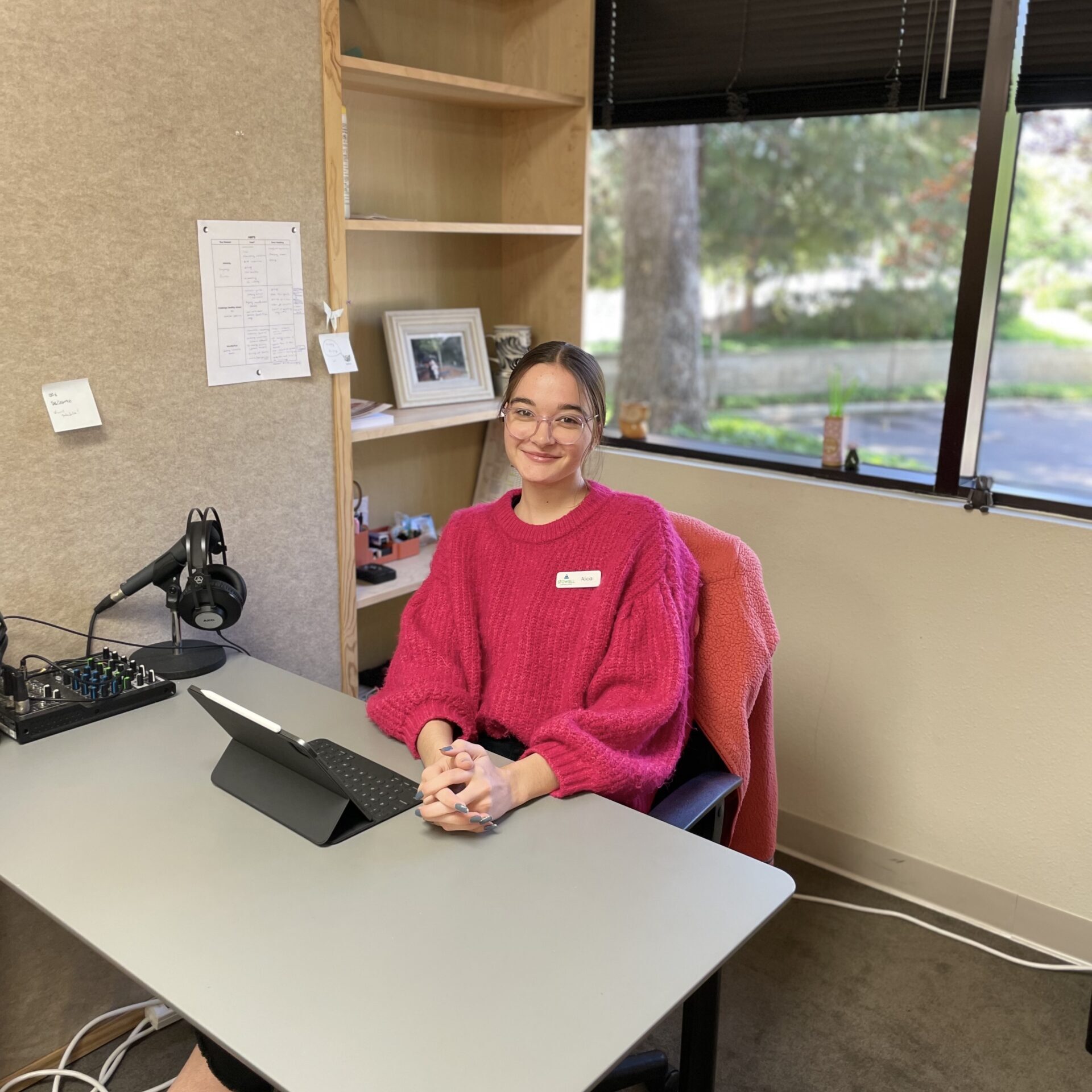 woman smiling seated at desk in Thousand Oaks